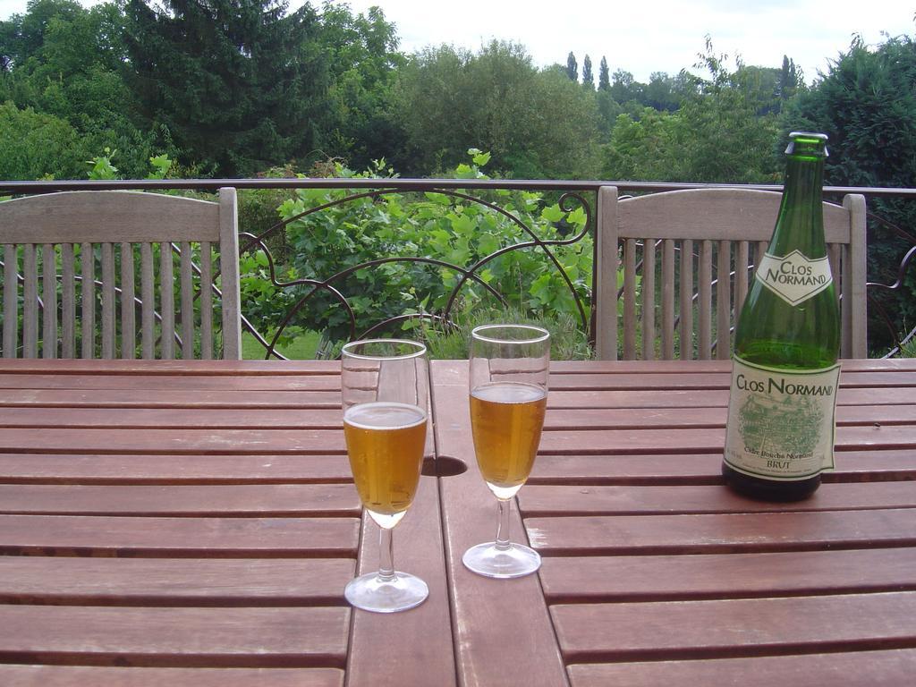 B&B De Kersentuin Borgloon Esterno foto